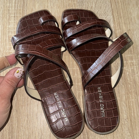 Marc Fisher Sandals crisscross straps faux leather reptile print croc 6.5 - Picture 2 of 5
